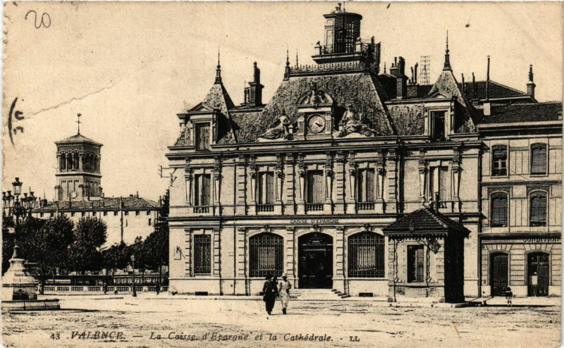 Carte postale ancienne Valence - La Caisse d'Epargne et la Cathedrale à Valence