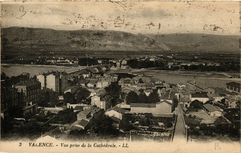 Carte postale ancienne Valence vue prise de la Cathedrale à Valence
