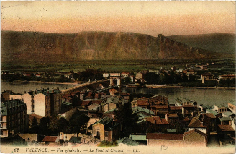 Carte postale ancienne Valence vue générale Le Pont et Crussol à Valence