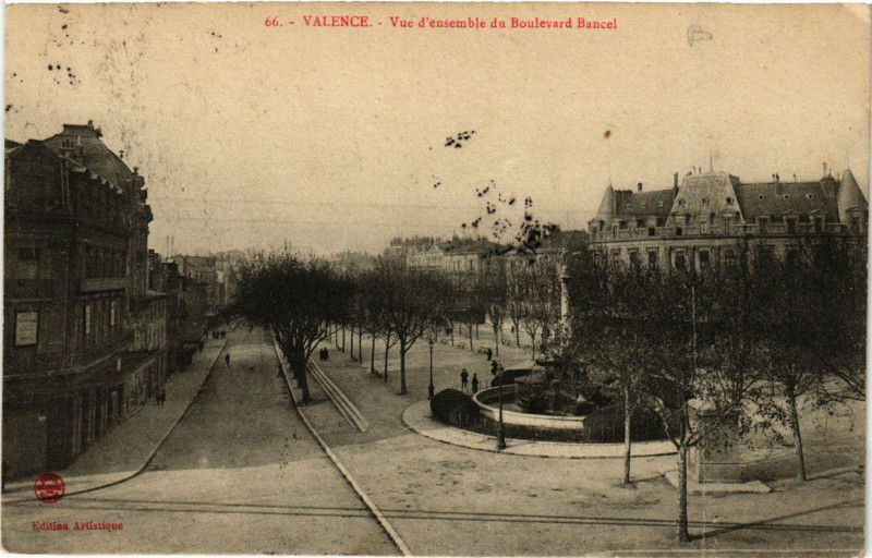 Carte postale ancienne Valence Vue d'ensemble du Boulevard Bancel à Valence