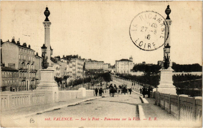 Carte postale ancienne Valence Sur le Pont Panorama sur le Ville à Valence