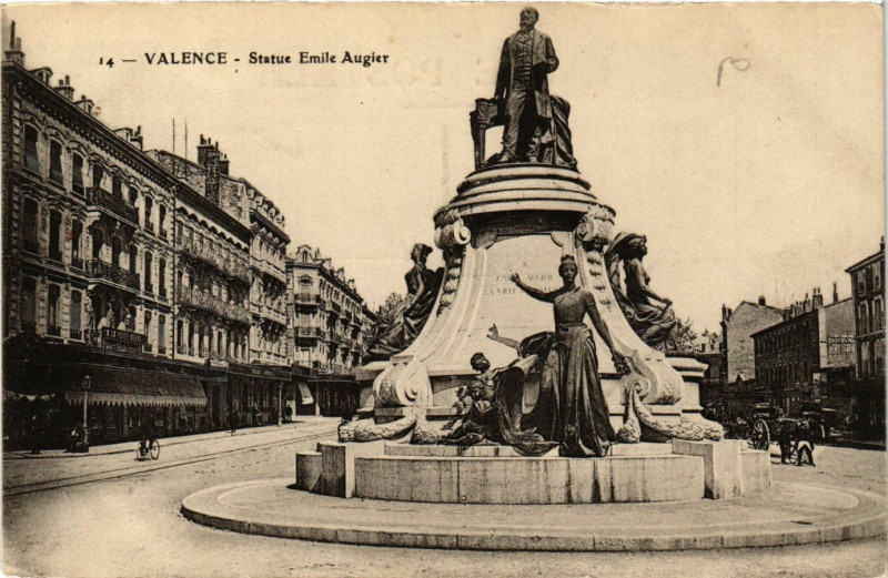 Carte postale ancienne Valence Statue Emile Augier à Valence