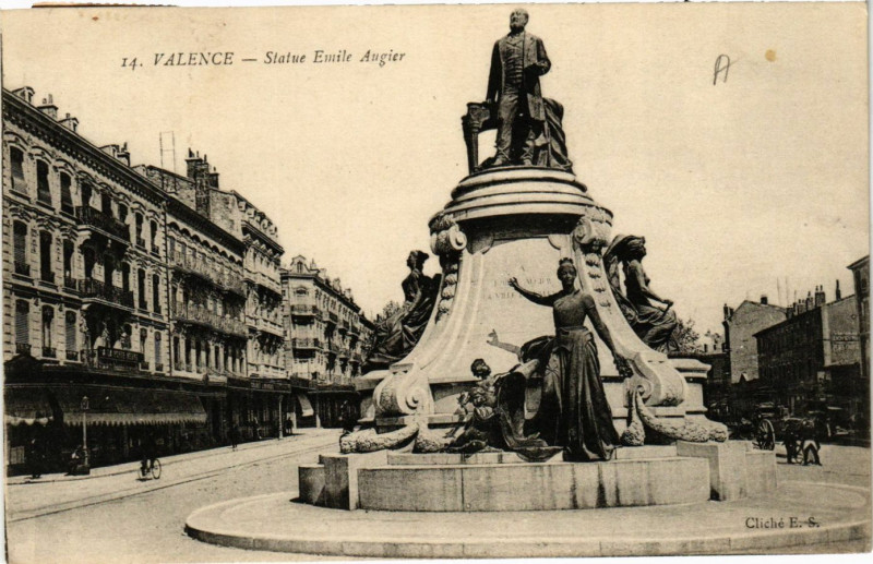 Carte postale ancienne Valence Statue Emile Augier à Valence