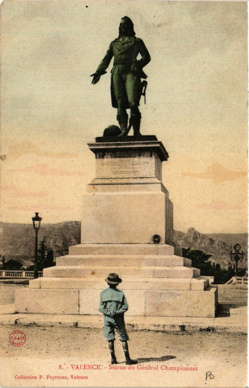 Carte postale ancienne Valence Statue du générale Championnet à Valence