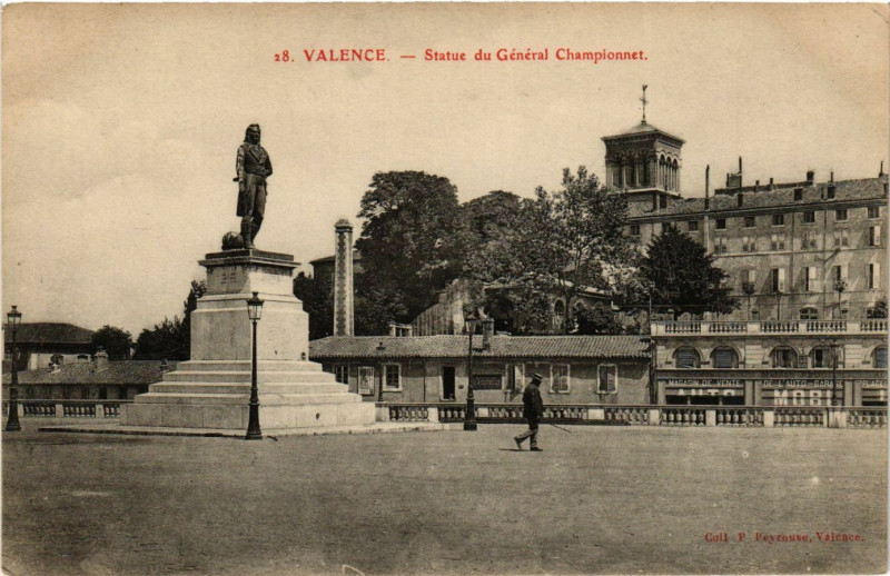Carte postale ancienne Valence Statue du générale Championnet à Valence