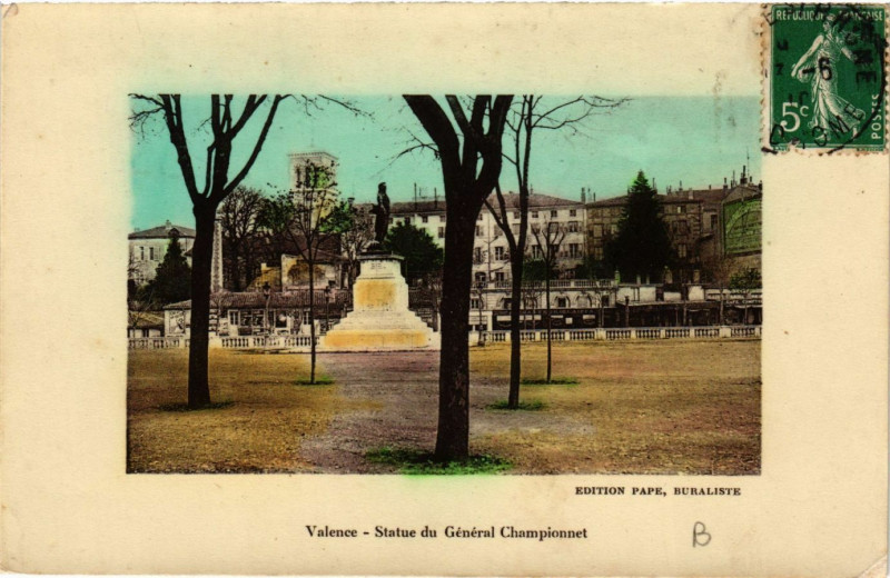 Carte postale ancienne Valence Statue du générale Championnet à Valence