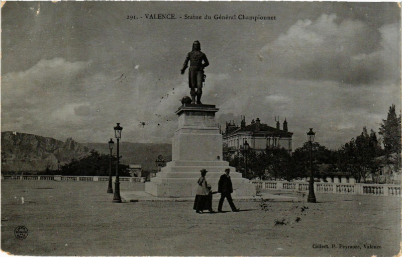 Carte postale ancienne Valence Statue du General Championnet à Valence