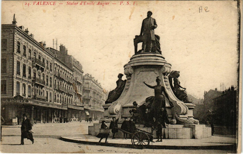 Carte postale ancienne Valence Statue d'Emile Augier à Valence