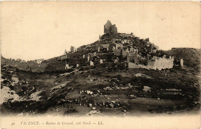 Carte postale ancienne Valence Ruines de Crussol cote Nord à Valence