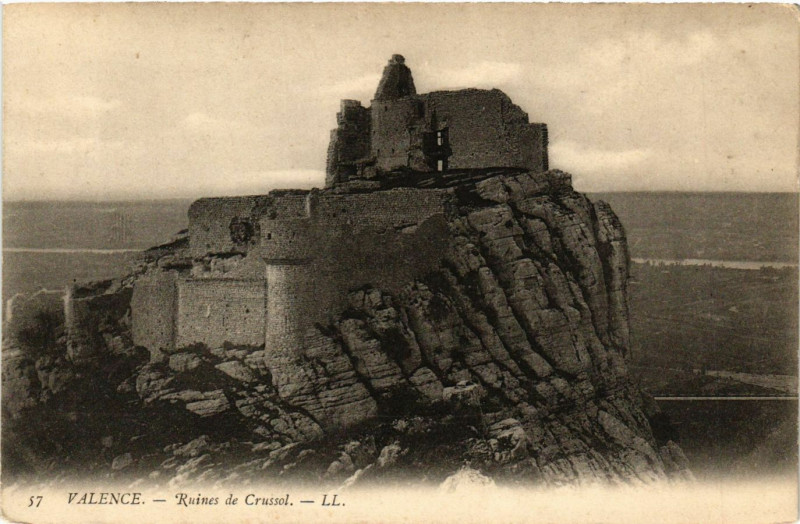 Carte postale ancienne Valence Ruines de Crussol à Valence