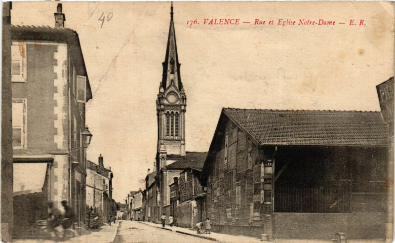 Carte postale ancienne Valence Rue et Eglise Notre-Dame à Valence