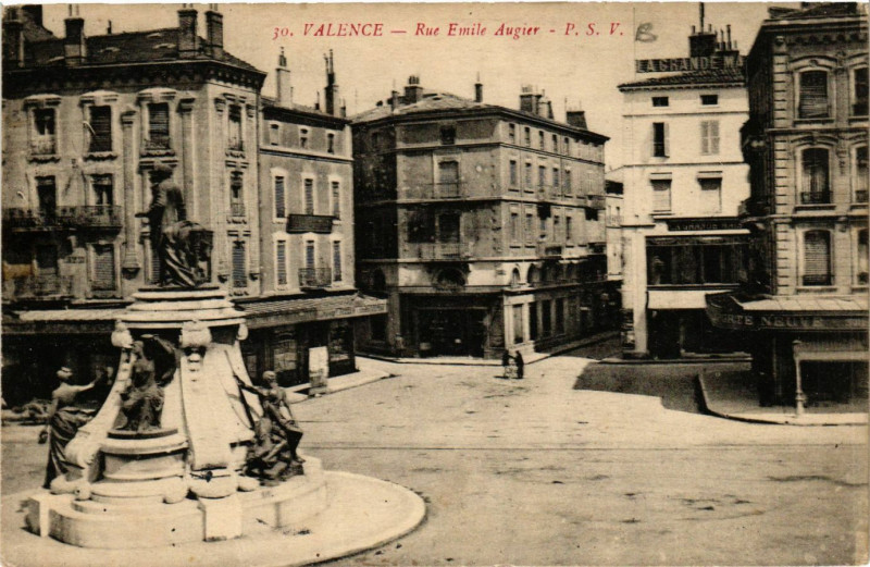 Carte postale ancienne Valence Rue Emile Augier à Valence