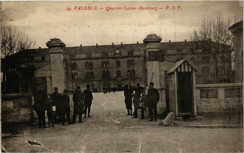 Carte postale ancienne Valence Quartier Latour-Maubourg à Valence