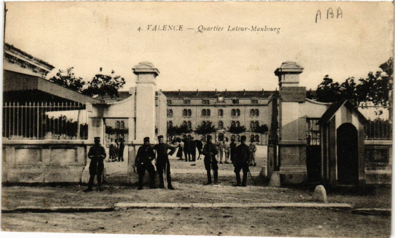 Carte postale ancienne Valence Quartier Latou-Maubourg à Valence