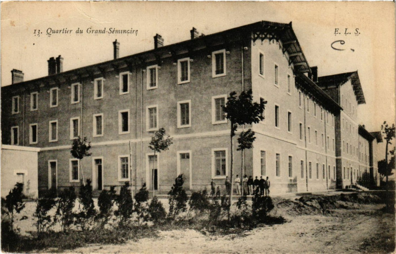 Carte postale ancienne Valence Quartier du Grand-Seminaire à Valence