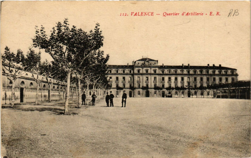 Carte postale ancienne Valence Quartier d'Artillerie à Valence