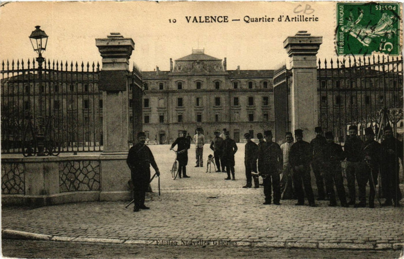 Carte postale ancienne Valence Quartier d'Artillerie à Valence