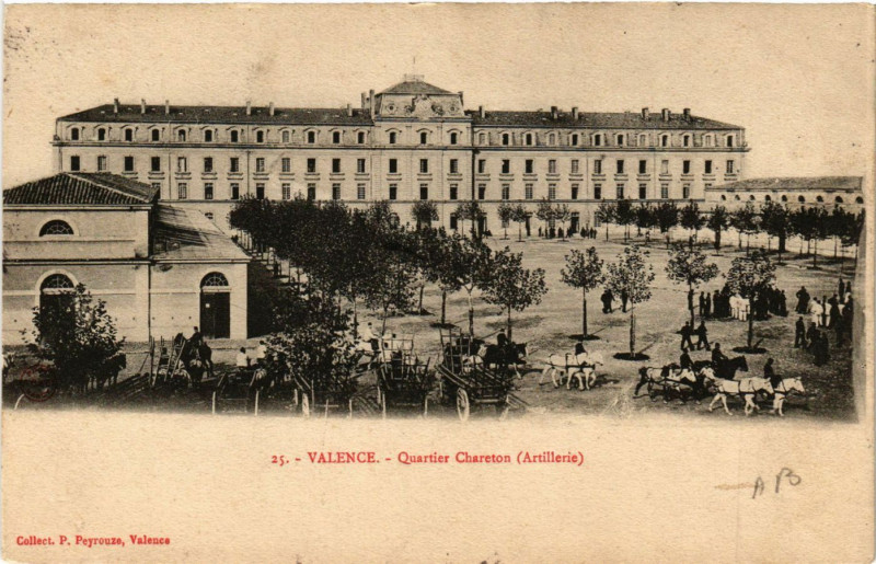 Carte postale ancienne Valence Quartier Chareton Artillerie à Valence
