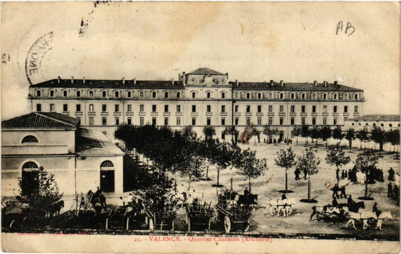 Carte postale ancienne Valence Quartier Chareton Artillerie à Valence