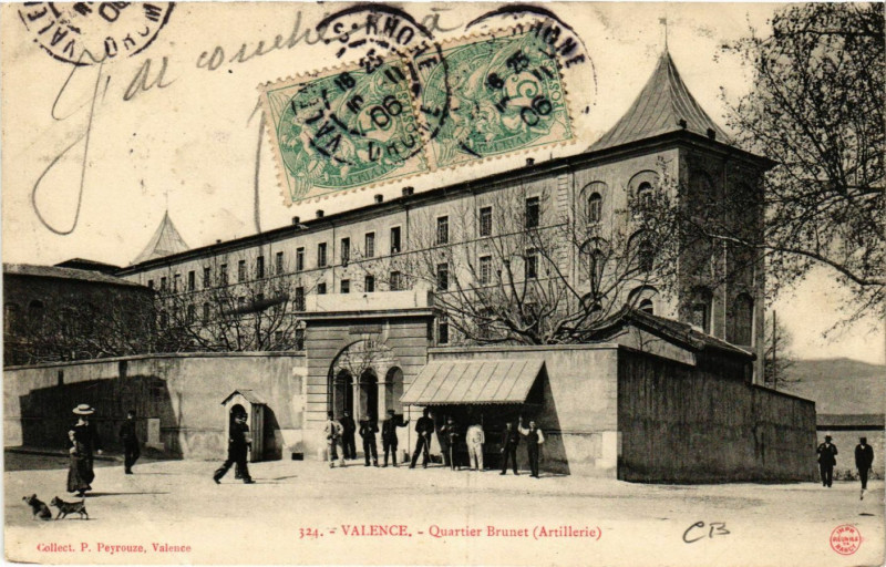 Carte postale ancienne Valence Quartier Brunet Artillerie à Valence
