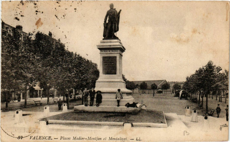 Carte postale ancienne Valence Places Madier-Montjon et Montlivet à Valence