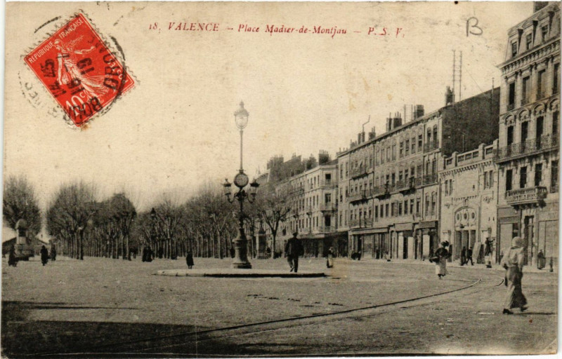 Carte postale ancienne Valence Place Madier-de-Montjau à Valence