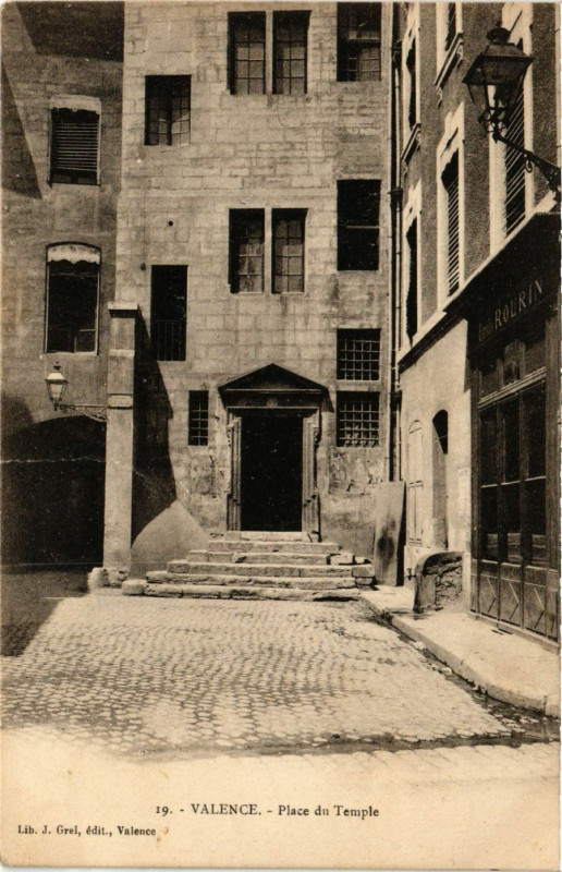 Carte postale ancienne Valence Place du Temple à Valence