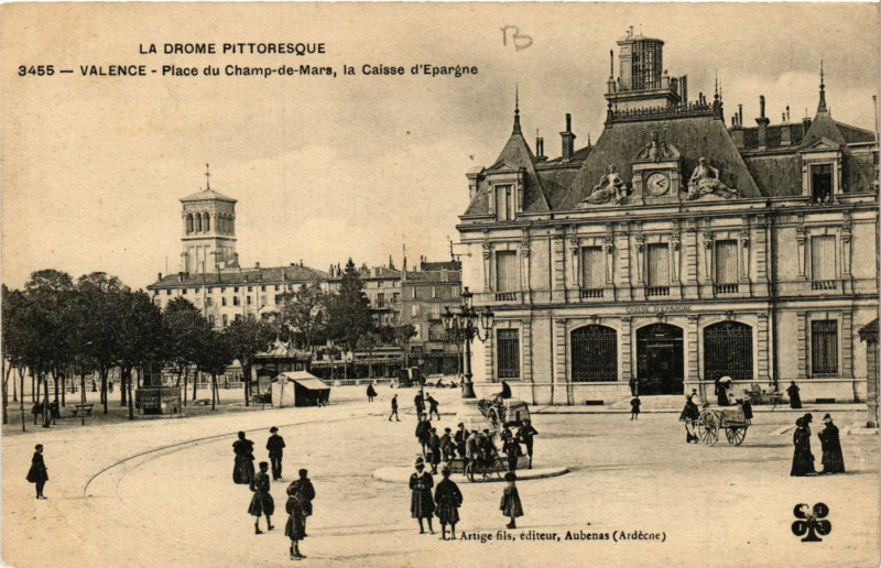 Carte postale ancienne Valence Place du Champ-de-Mars la Caisse d'Epargne à Valence