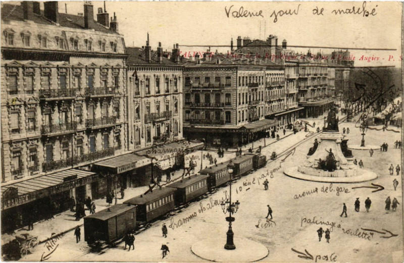 Carte postale ancienne Valence Place de la Republique et Statue d'Emile Augier à Valence