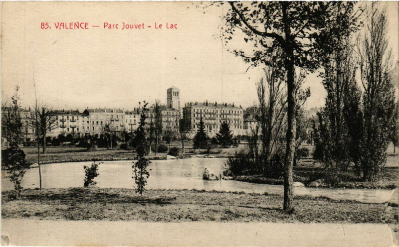 Carte postale ancienne Valence Parc Jouvet Le Lac à Valence