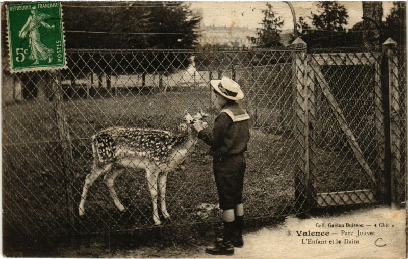 Carte postale ancienne Valence Parc Jouvet L'Enfant et le Daim à Valence