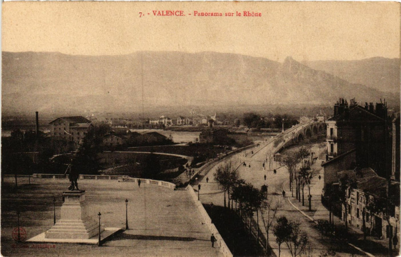 Carte postale ancienne Valence Panorama sur le Rhone à Valence