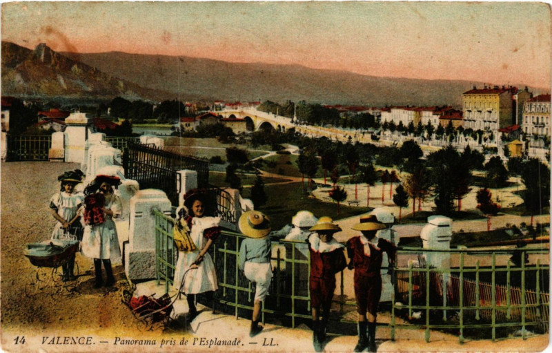 Carte postale ancienne Valence Panorama pris de l'Esplanade à Valence