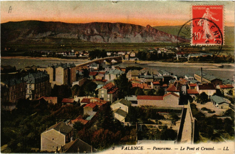 Carte postale ancienne Valence Panorama Le Pont et Crussol à Valence