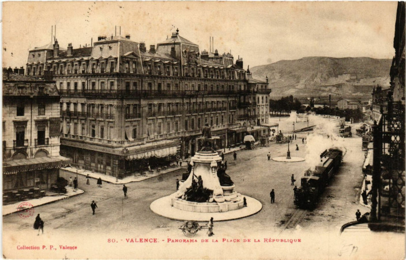Carte postale ancienne Valence Panorama de la Place de la Republique à Valence