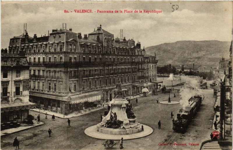 Carte postale ancienne Valence Panorama de la Place de la Republique à Valence