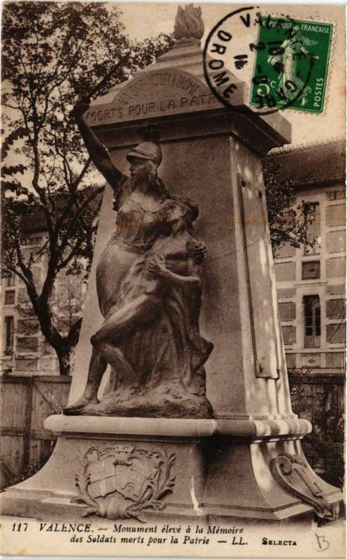 Carte postale ancienne Valence monument eleve a la Memoire des Soldats morts à Valence