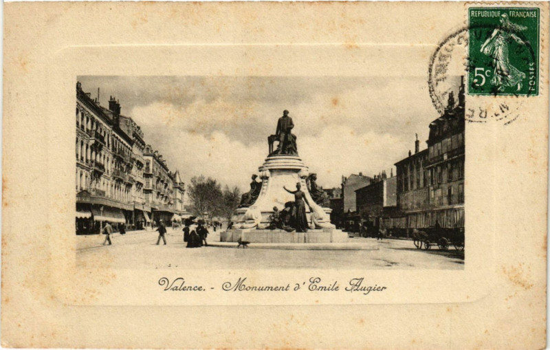 Carte postale ancienne Valence Monument d'Emie Augier à Valence