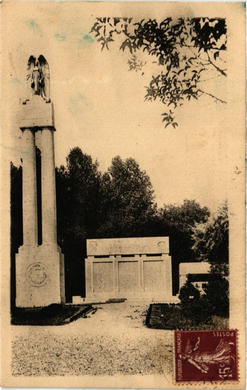 Carte postale ancienne Valence monument aux Morts Ensemble à Valence