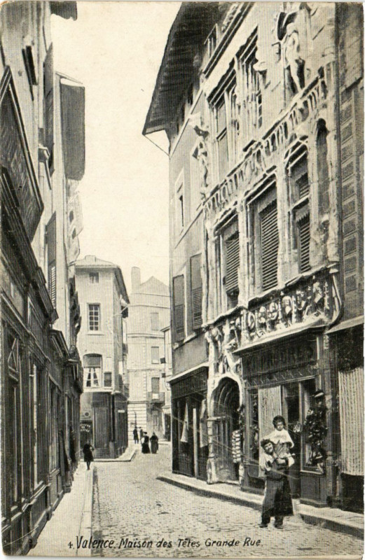 Carte postale ancienne Valence maison des Tetes Grande Rue à Valence