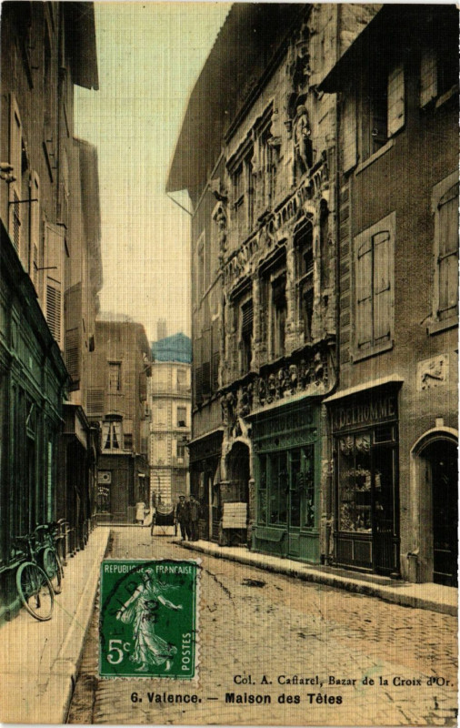 Carte postale ancienne Valence maison des Tetes à Valence