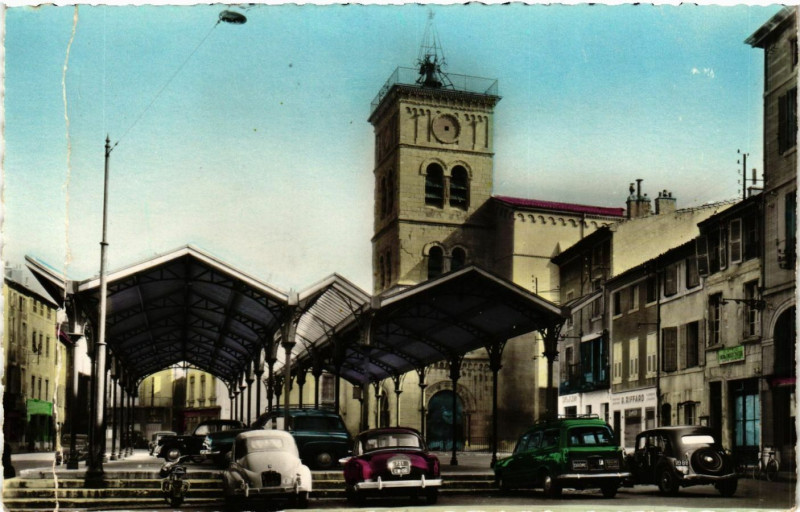 Carte postale ancienne Valence Les Halles et l'Eglise St-Jean à Valence