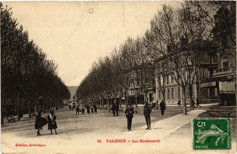 Carte postale ancienne Valence Les Boulevards à Valence