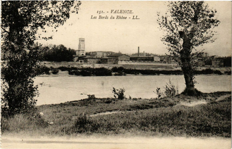 Carte postale ancienne Valence Les Bords du Rhone ` à Valence