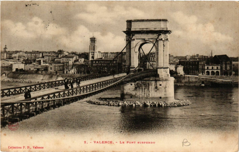 Carte postale ancienne Valence Le Pont Suspendu à Valence