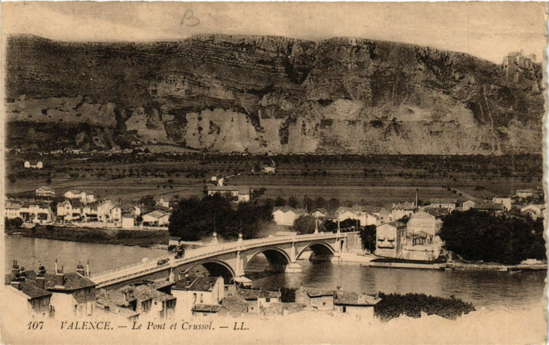 Carte postale ancienne Valence Le Pont et Crussol à Valence