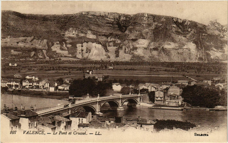 Carte postale ancienne Valence le pont et Crussol à Valence