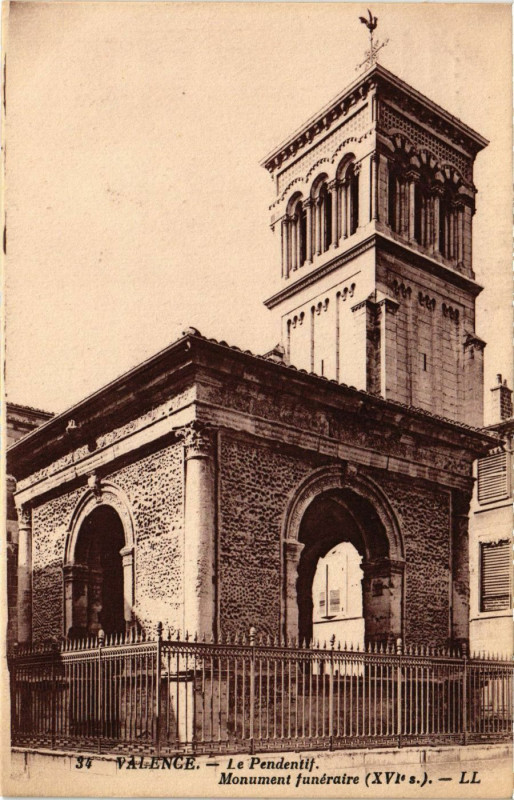 Carte postale ancienne Valence Le Pendetif Monument funeraire à Valence
