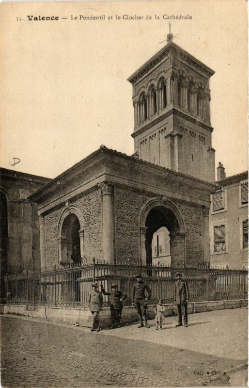Carte postale ancienne Valence Le Pendetif et le Clocher de la Cathedrale à Valence