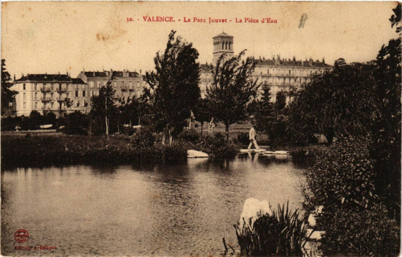 Carte postale ancienne Valence Le Parc Jouvet La piece d'eau à Valence